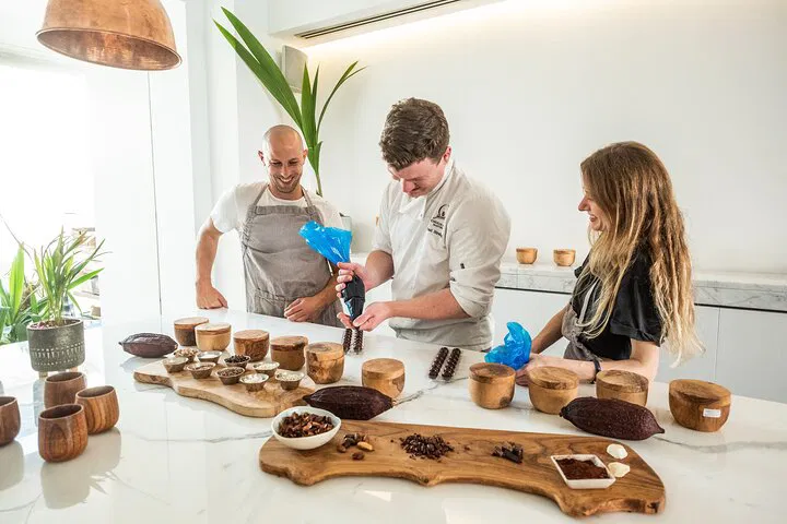 Unleash Your Inner Chocolatier: A Magical Master Class with Melt Chocolate!