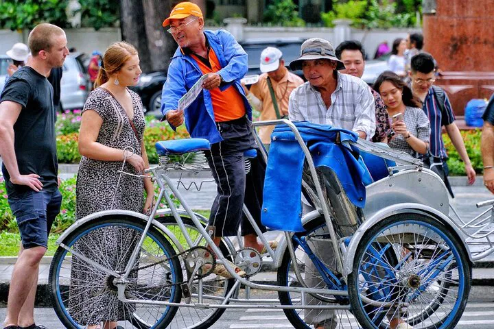Paris Seine Cycling Adventure: Uncover Hidden Gems & Iconic Views