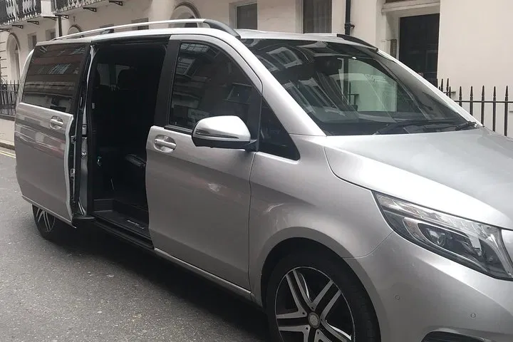 Seamless City Transfer: Luxury Ride from Central London to City Airport