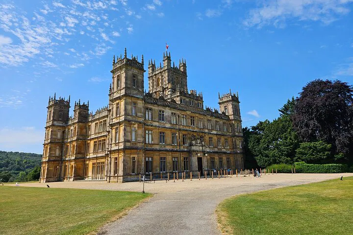 Southampton to Heathrow: Downton Abbey & Castle Tour