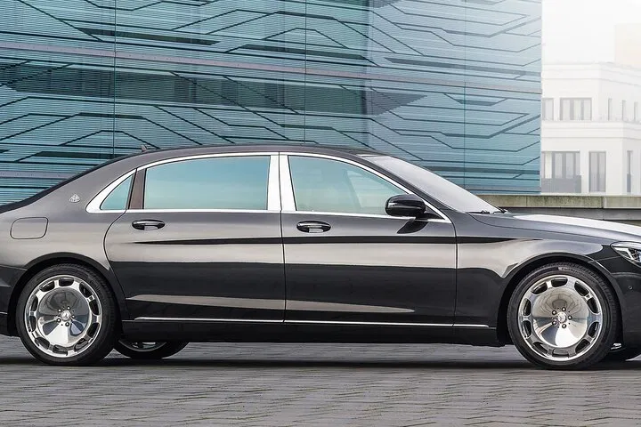 Stress-Free Paris to Antibes Private Transfer: Luxury & Safety Guaranteed!