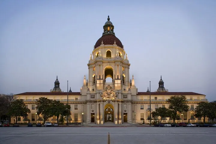 Unleash Pasadena's Charm: A Blooming Scavenger Hunt Adventure!