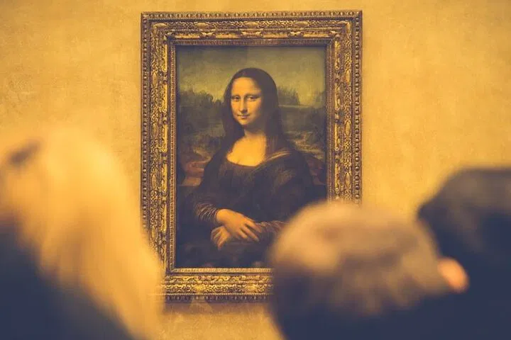 Paris Unveiled: Louvre, Crepes & City Island Private Tour