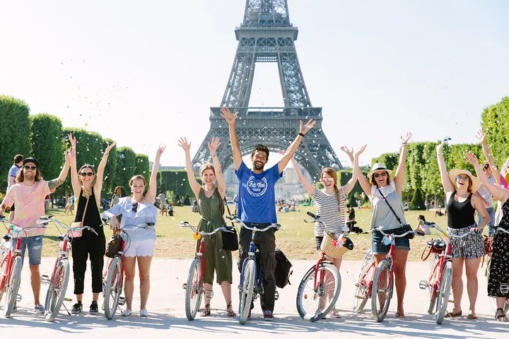 Glide Through Paris: An Effortless E-Bike Adventure!