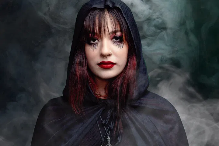 Salem Ghost Tour: Witches & Wicked Whispers Await!