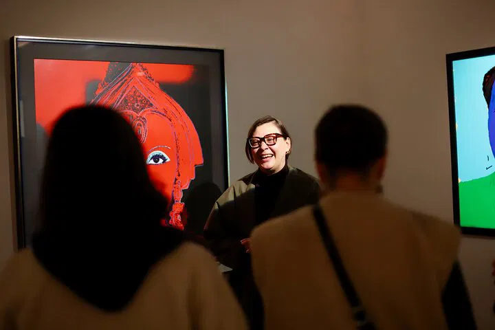 Discover Mayfair's Art Scene: A 3-Hour Gallery Walking Tour