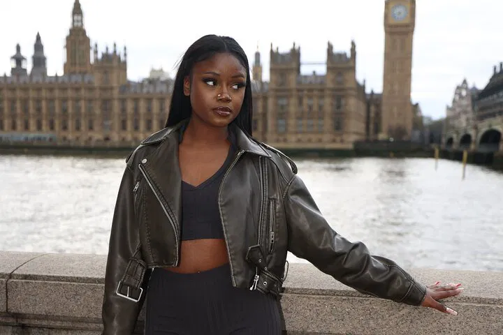 Capture London's Iconic Landmarks: A Personalized Photoshoot Adventure