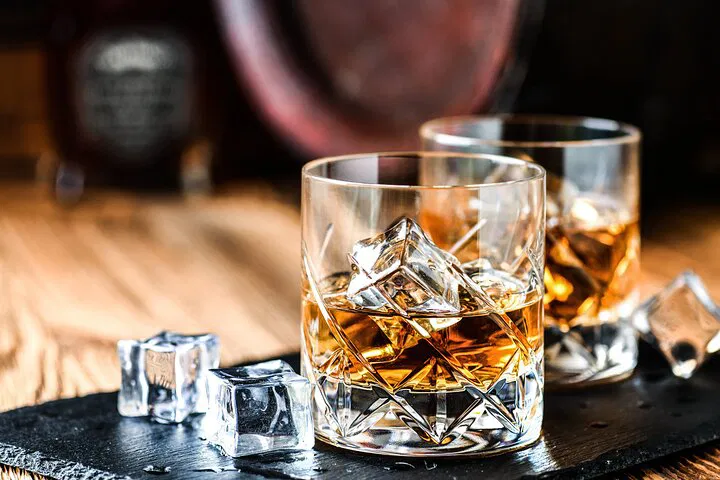 London Whisky Adventure: Exclusive Tasting & City Tour!