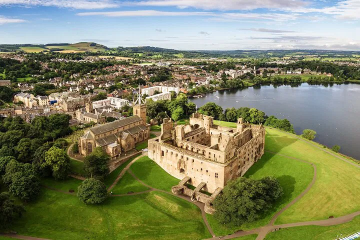 Outlander Tour: Edinburgh's Luxury Private Guided Experience
