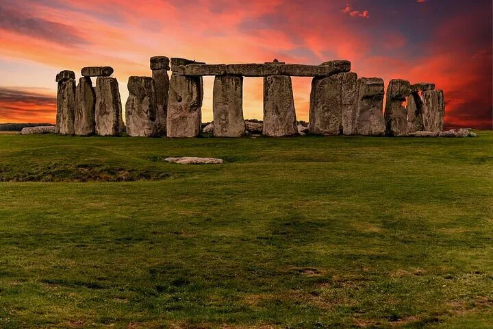Stonehenge & Salisbury: Private Day Trip from London