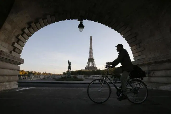 Parisian Wonders by Night: A Private Electric Bike Adventure