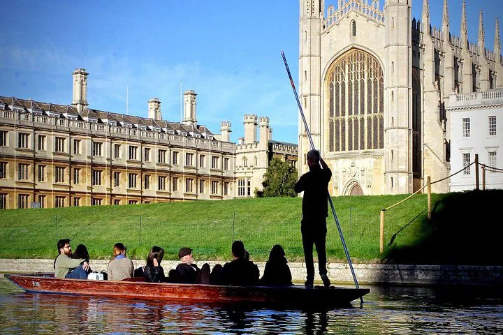 Cambridge's Tranquil River Cam: A Private Punting Escape