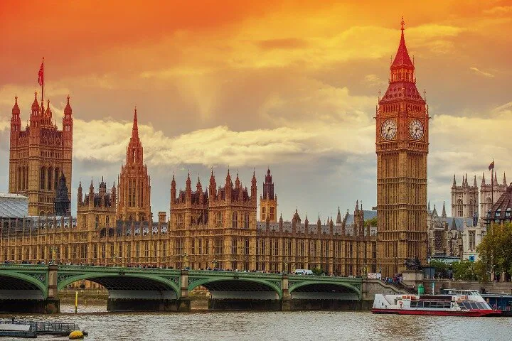 Discover London's Iconic Landmarks: Westminster Self-Guided Walking Tour