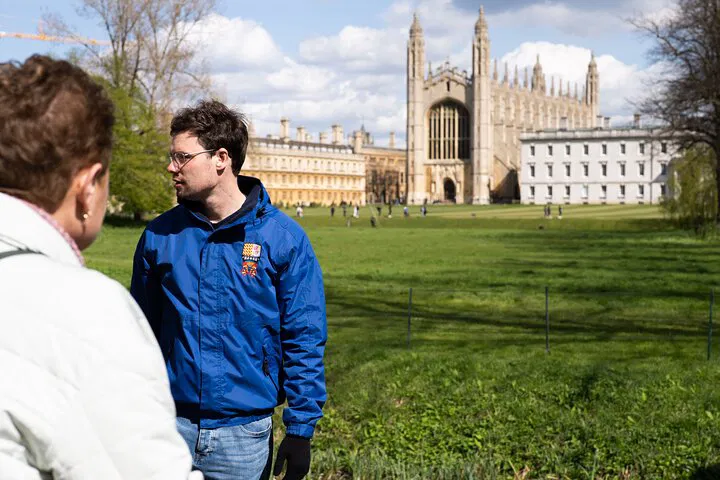 Cambridge: Alumni-Led Walking & Punting Tour w/ Chapel