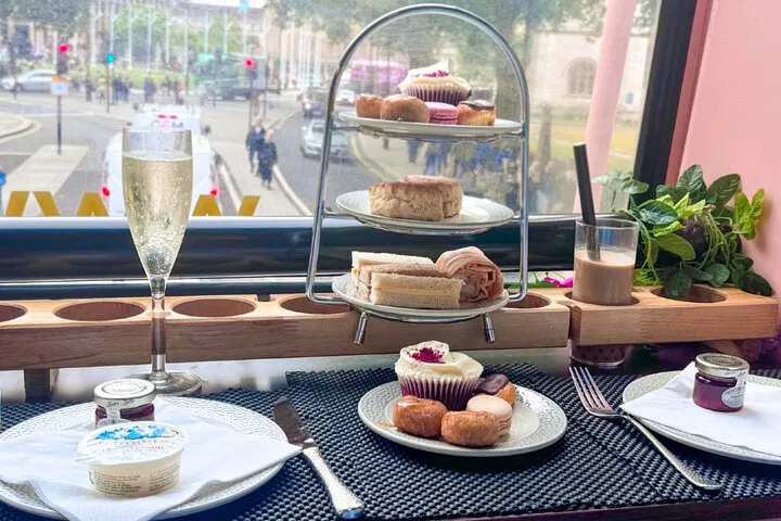 Oasis Bus Tour: Afternoon Tea & London's Top Hits!