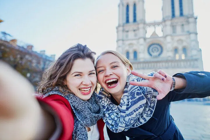 Uncover Parisian History: Skip-the-Line Sainte-Chapelle & Île de la Cité Tour