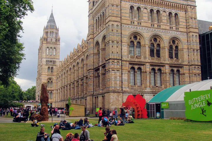 Roar into History: A Thrilling Natural History Museum London Adventure!