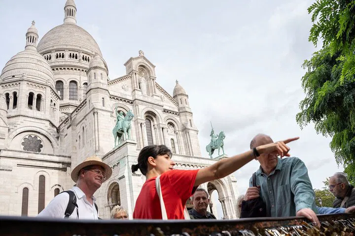 Paris Montmartre Walking Tour: Secret Streets & Hidden Gems