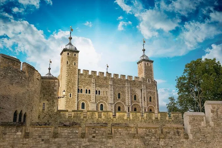 London Food Tour: 10+ Tastings & Secret City Sights