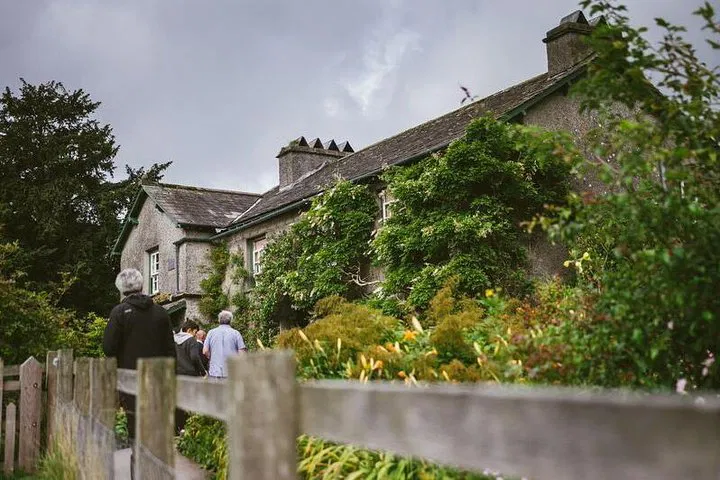 Lake District: Beatrix Potter Tour from Oxenholme & Cruise