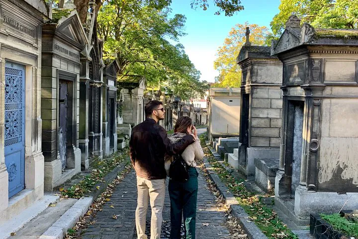 Paris: Père Lachaise Cemetery Private Walking Tour
