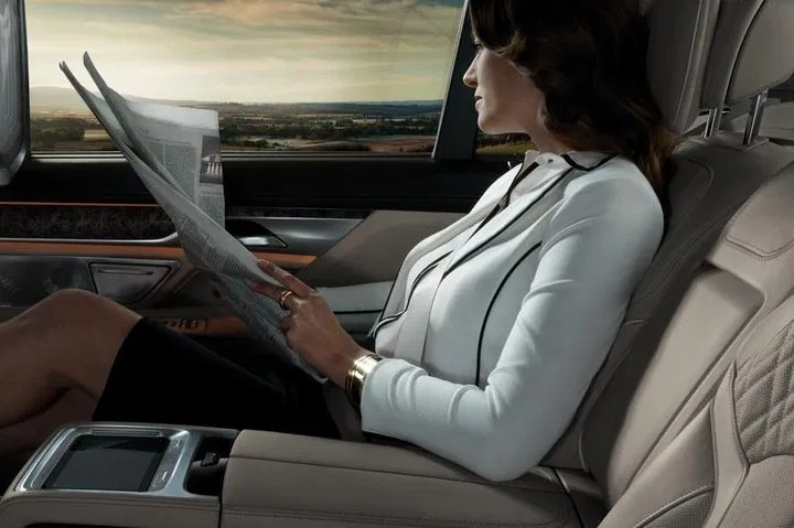 Stress-Free Paris Transfers: Private Airport & Disneyland Shuttle