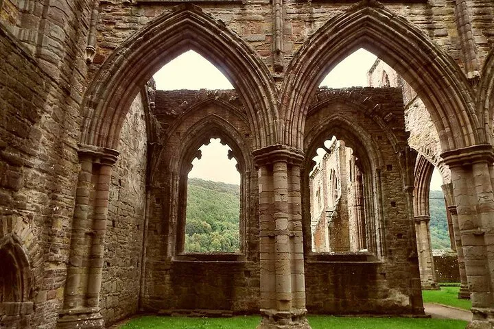 Uncover South Wales' Charms: A Bardic 9-Hour Adventure from Cardiff