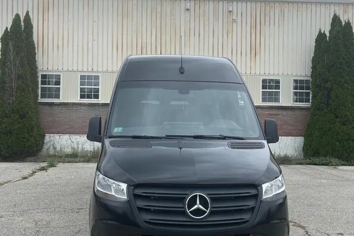 Luxury Airport Transfers: Manhattan to LGA Stress-Free
