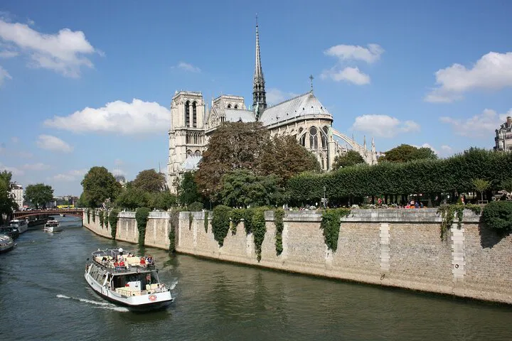 Notre-Dame Private Tour: Choose Sainte-Chapelle or Crypt!