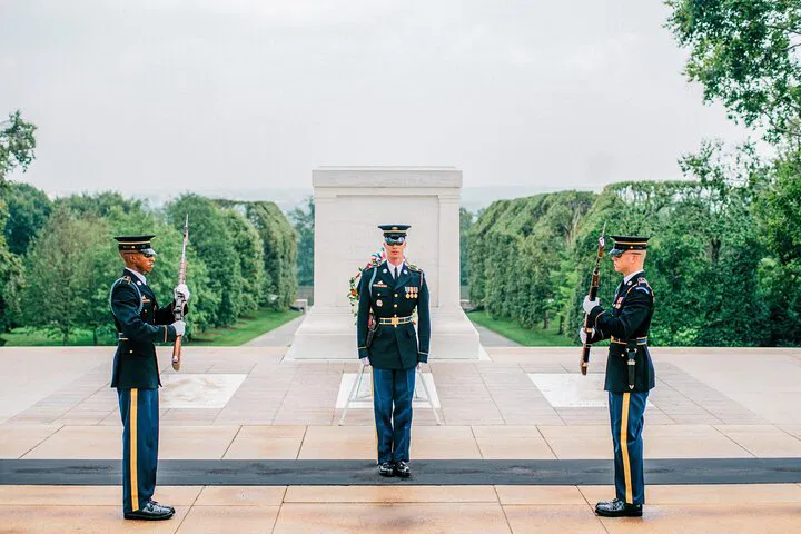 Arlington Cemetery Private Tour: Witness History Unfold!