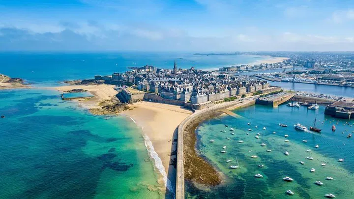 Luxury Ride: Bayeux to Saint-Malo Private Transfer