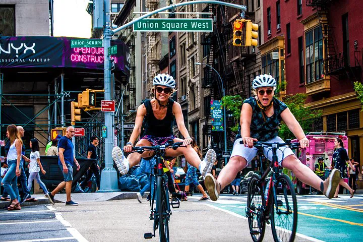 Manhattan Marvels: A Wheelie Good Bike Tour Adventure