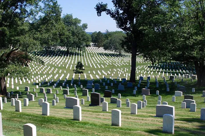 Solemn Reverence: A Guided Arlington Cemetery Exploration