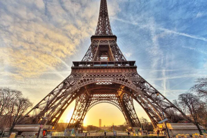 Eiffel Tower: 2nd Floor & Summit Access with Host