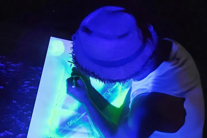 Asti's Art Therapy: Rediscover Yourself Through Fluorescent Colors!