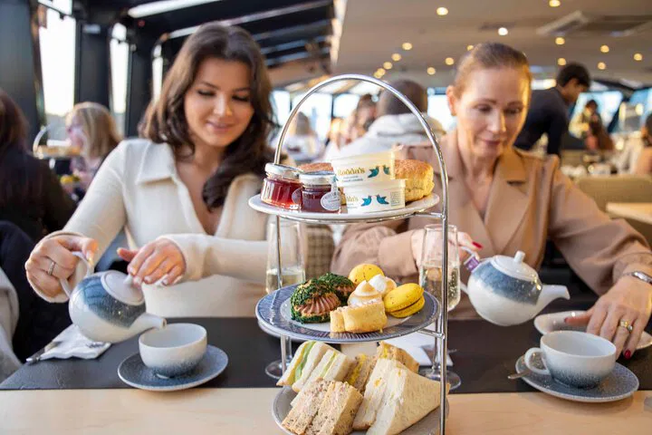 Thames River Cruise: Afternoon Tea Sightseeing Tour