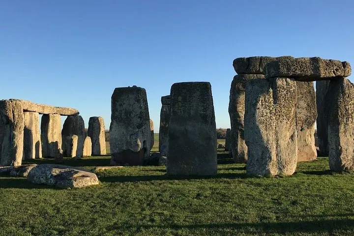 Uncover British Heritage: Private Bath & Stonehenge Day Tour from London