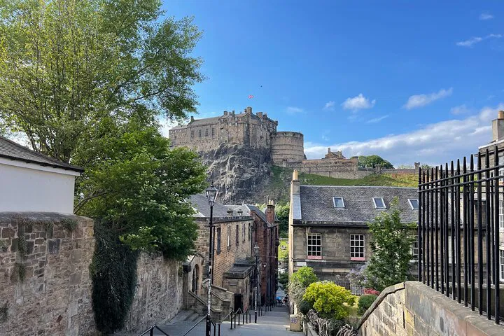 Edinburgh by Car: Unveiling Scotland's Capital in Style
