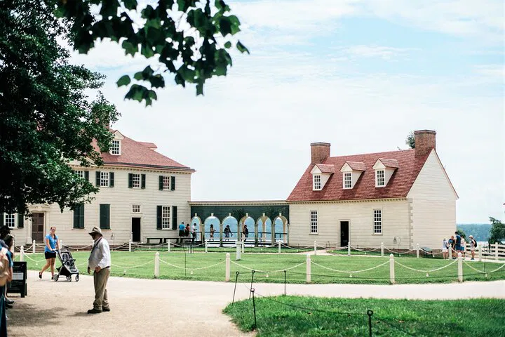 Explore History: Mount Vernon & Old Alexandria Guided Tour from DC
