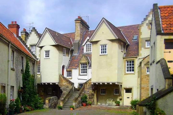 Discover Edinburgh's Royal Secrets: A Personalized City Tour