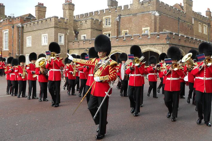London: Changing of the Guard Guided Walking Tour