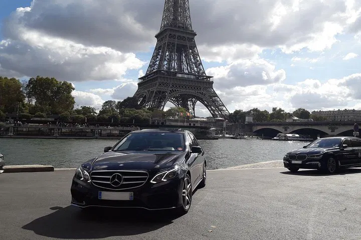 Effortless Paris Arrival: Private Airport Transfer
