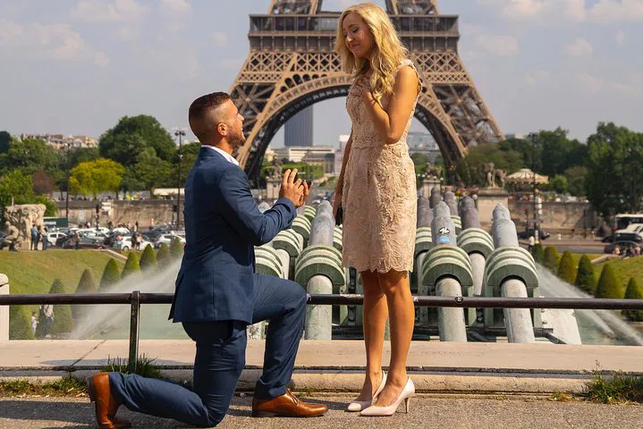 Eiffel Tower Proposal: Capture Your Parisian Love Story in Style!