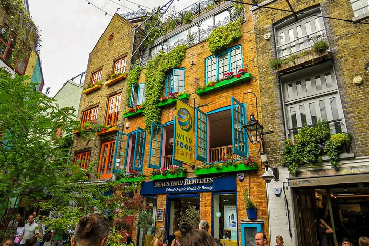 Unlock London's Secrets: A Thrilling City Exploration Game