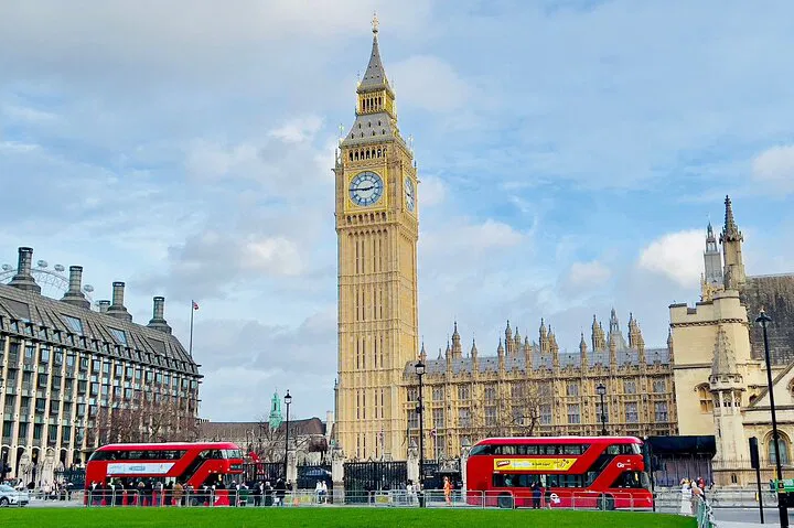 Effortless City Transfers: Heathrow to London Private Rides
