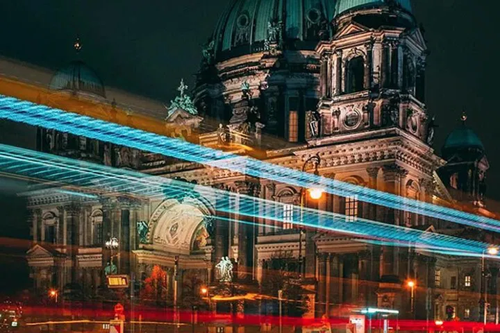 Berlin Lights: Evening Photo Tour of Illuminated City