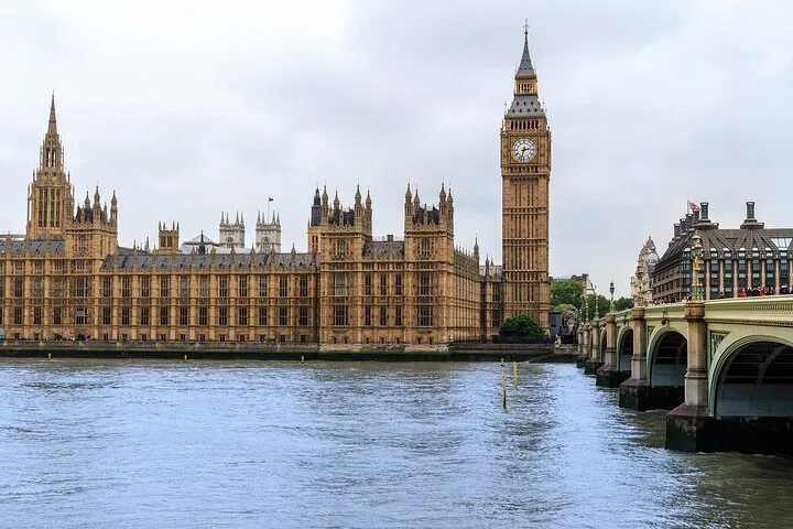 Effortless Brighton to London Transfer: Private, Comfortable & Direct!