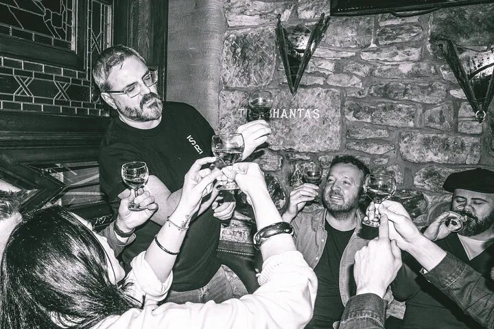 Glasgow's Whisky Tales: A Spirited Pub Crawl Adventure