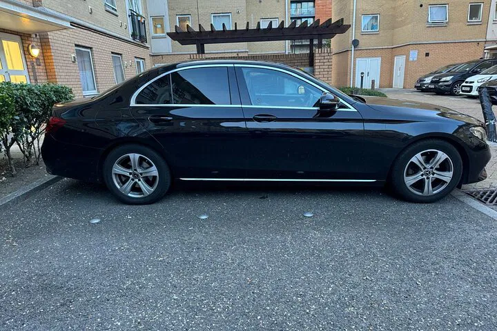 Effortless London Arrival: Heathrow to City Center Private Transfer