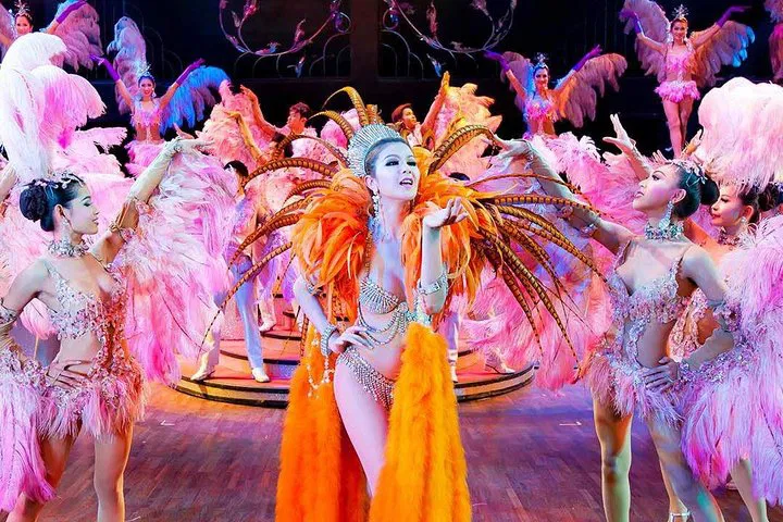 Phuket Simon Cabaret: A Dazzling Spectacle of Thai Entertainment!